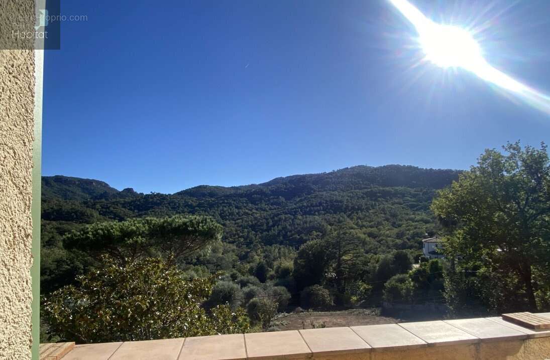 Maison à BAGNOLS-EN-FORET