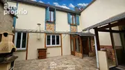 Venez découvrir cette maison de 145 m² à rafraichir. - Maison à TOUSSON