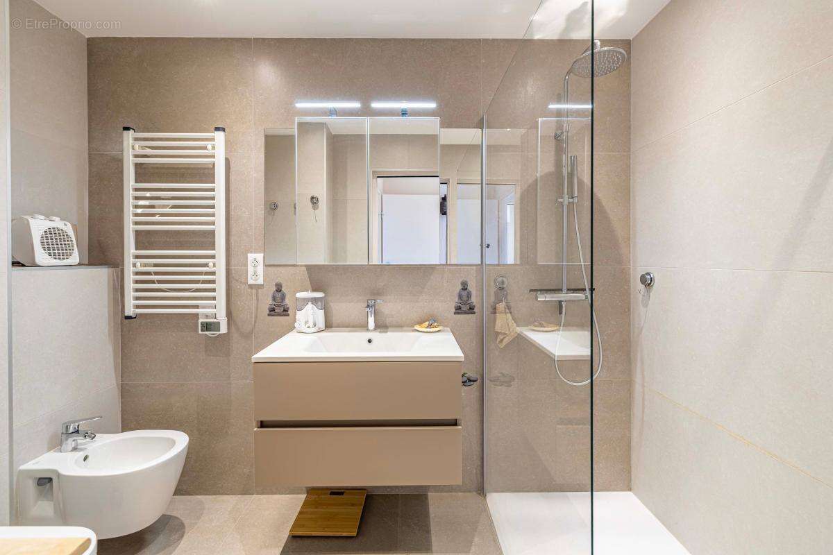 Appartement à SAINT-LAURENT-DU-VAR