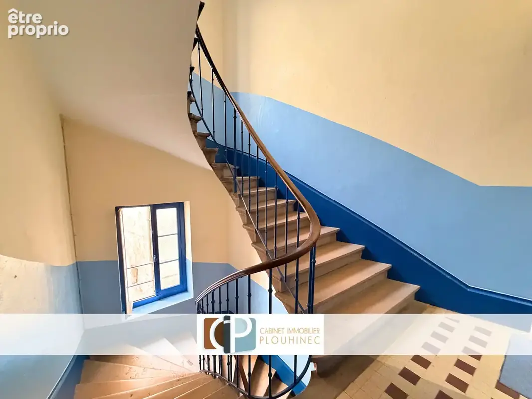Charme & élégance pour ce bel appartement rénové avec garage. - photo 22