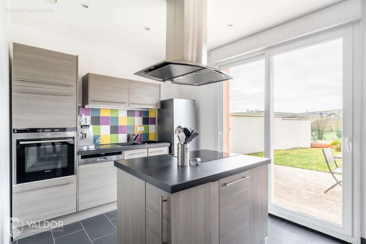 Maison à SALLES-ARBUISSONNAS-EN-BEAUJOLAIS