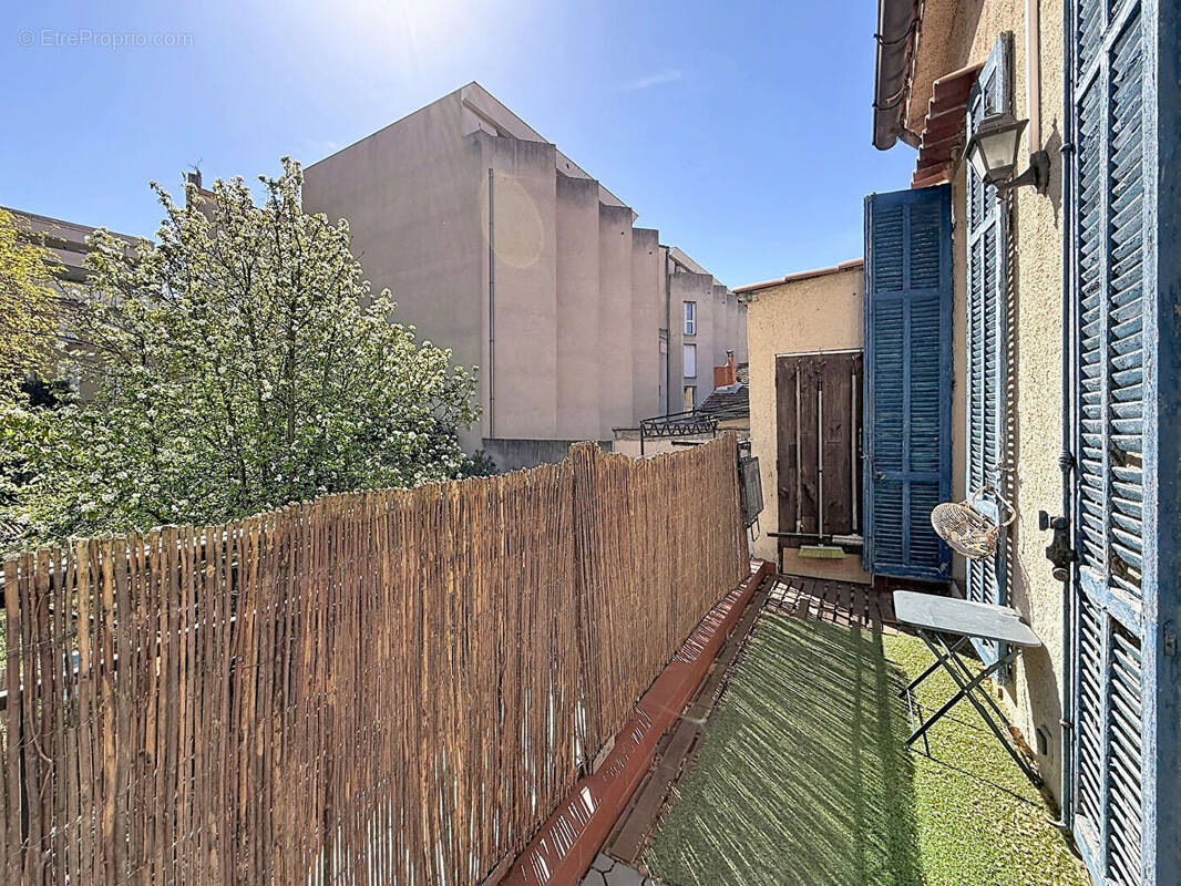 Appartement à MARSEILLE-4E