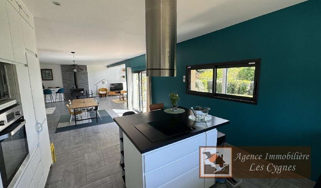 Maison à FONTAINE-LE-PORT