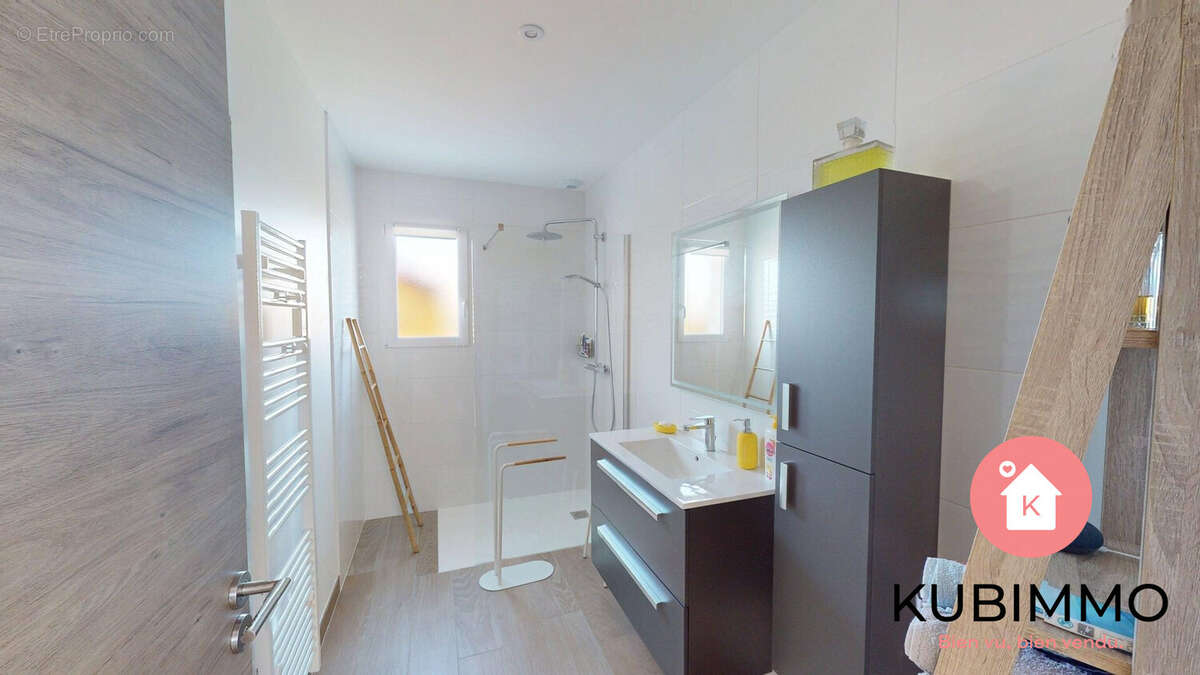 Salle d&#039;eau 1 - Maison à LONGEVILLE-SUR-MER