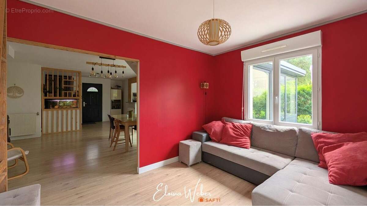 Maison 99 m² à La Chapelle-Saint-Laud  - photo 4