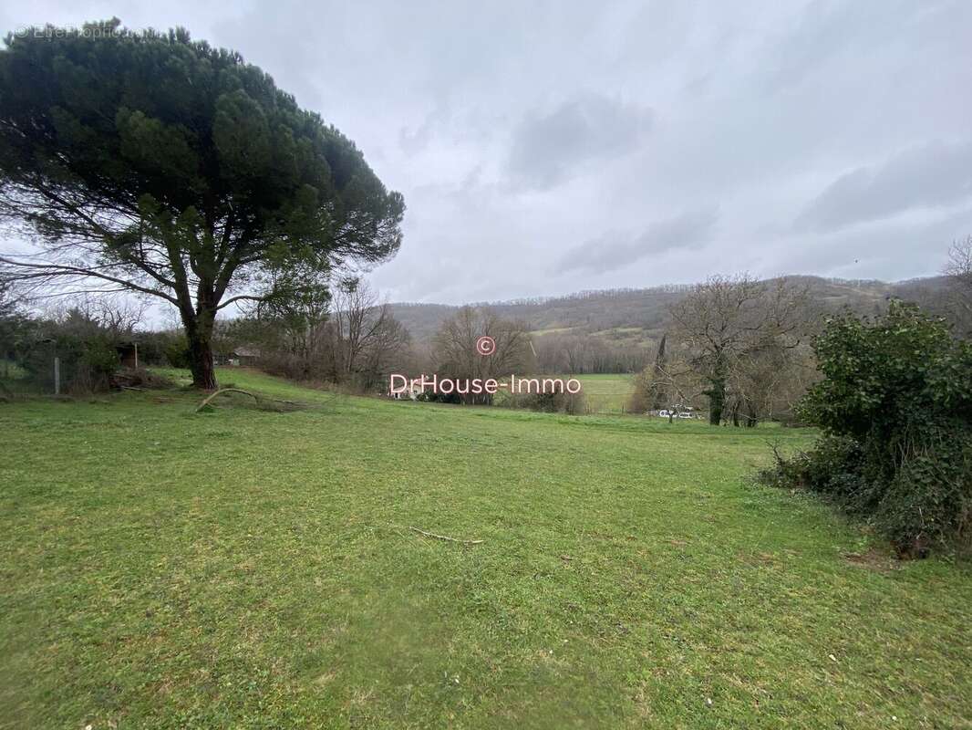 Terrain à VIRA