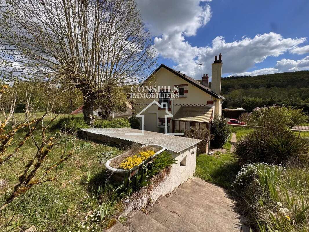 Maison à SAINT-JULIEN-DU-SAULT