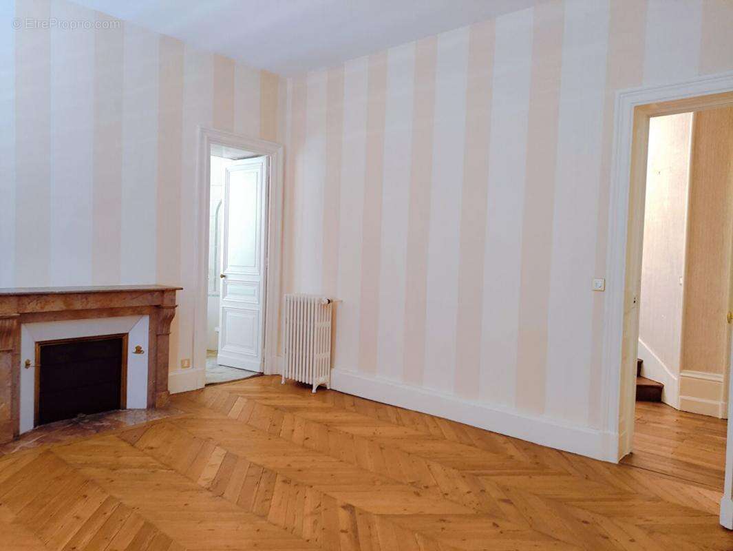 Maison à CHATELLERAULT