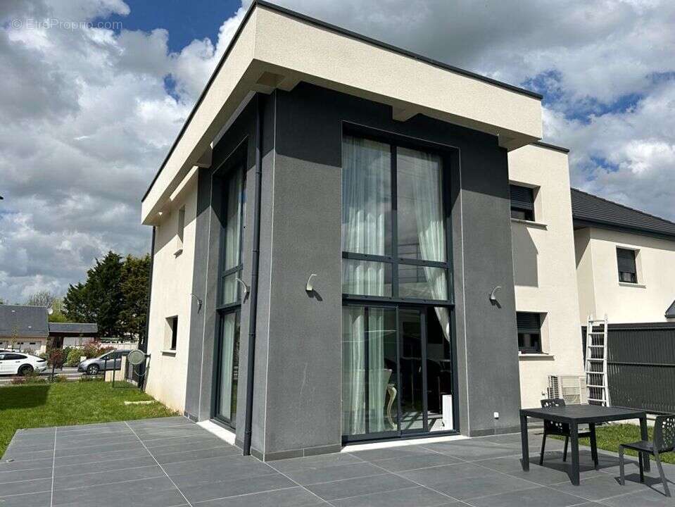 Maison à FONTAINE-ETOUPEFOUR