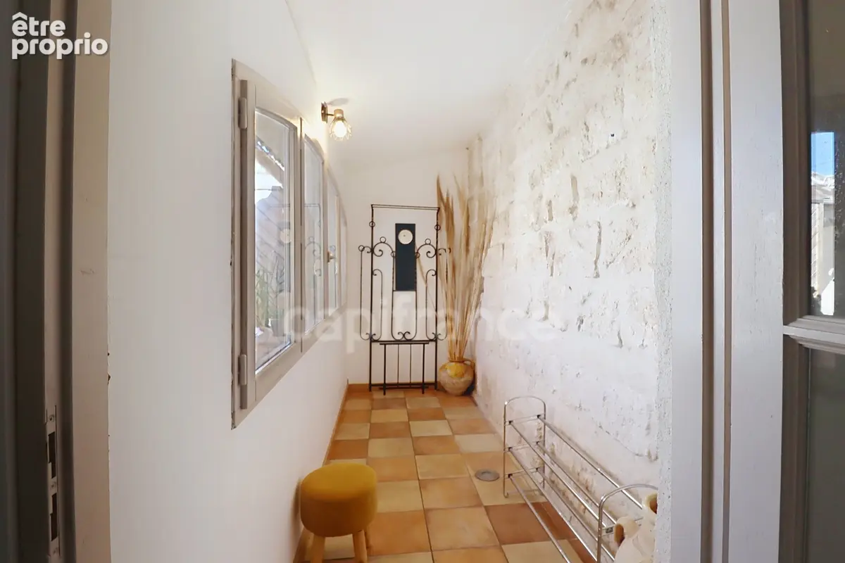 GARD (30) AIGUES−MORTES (30220) intra-muros A vendre appartement T4 ~97 m2, 4 chambres et terrasse de 8.5 m2 - photo 8