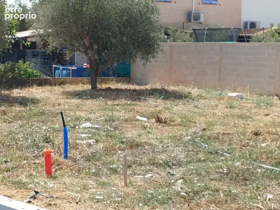 Terrain à LA CRAU