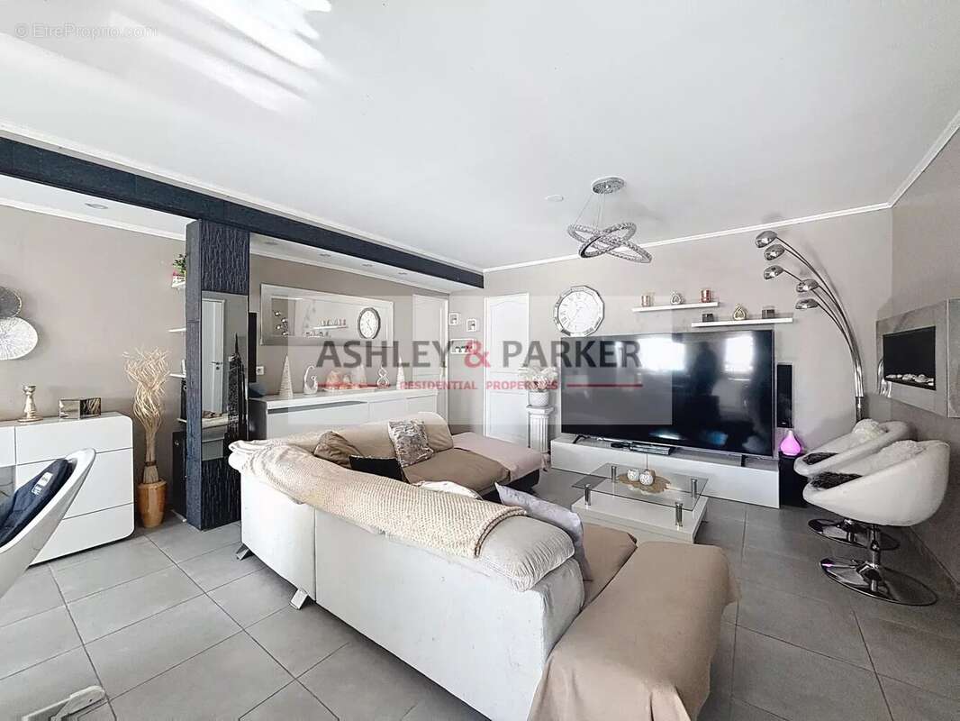 Appartement à SAINT-LAURENT-DU-VAR