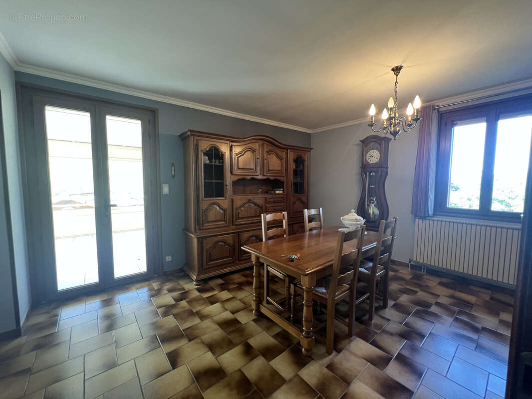 Maison à COURS-LA-VILLE