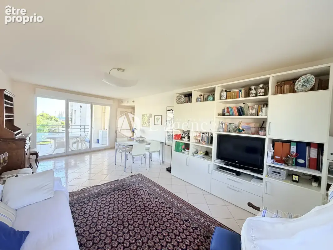 Appartement à SAINT-LAURENT-DU-VAR