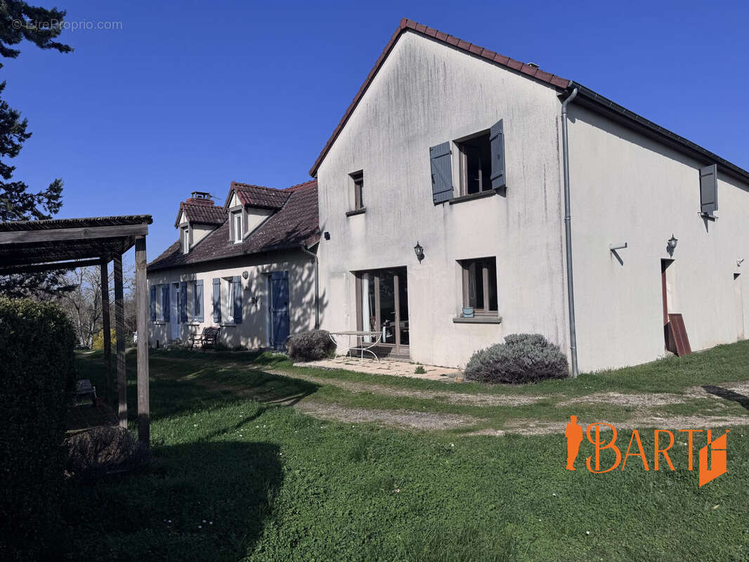 Maison à DUN-SUR-AURON