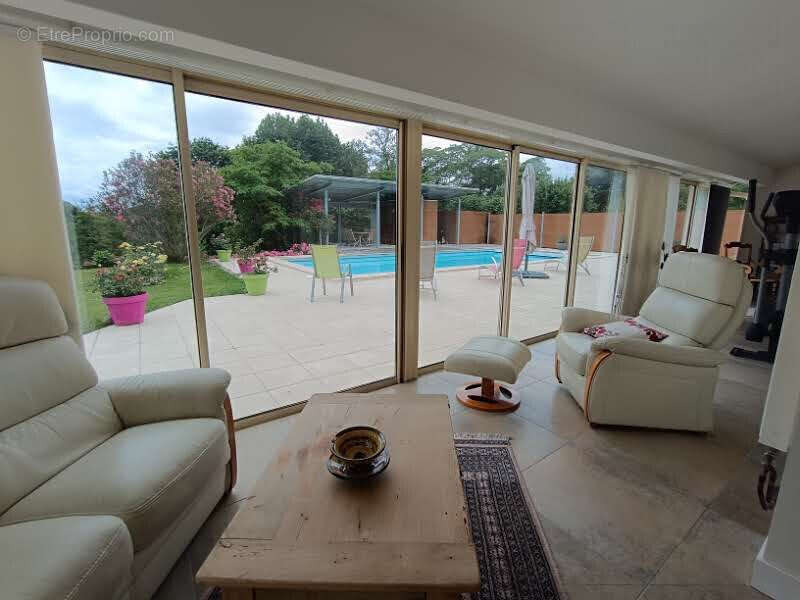 Maison 248 m² à Coutras  - photo 7