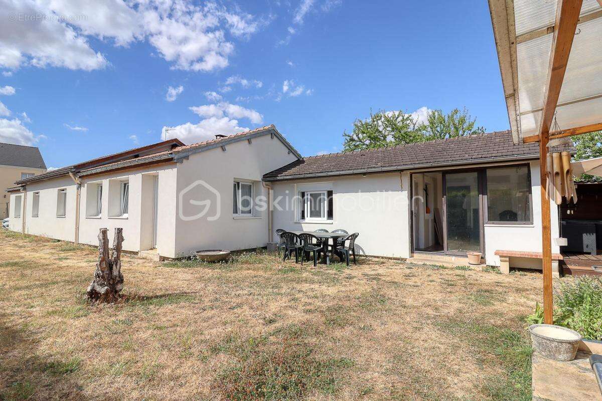 Maison de plain-pied total - 130 m² - 6 pièces - Milly-sur-Thérain (60112) - photo 13