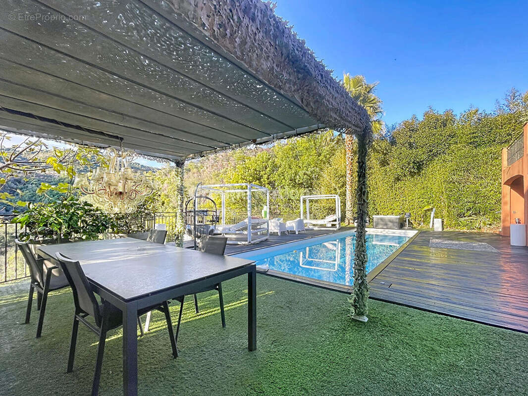 Maison à MANDELIEU-LA-NAPOULE