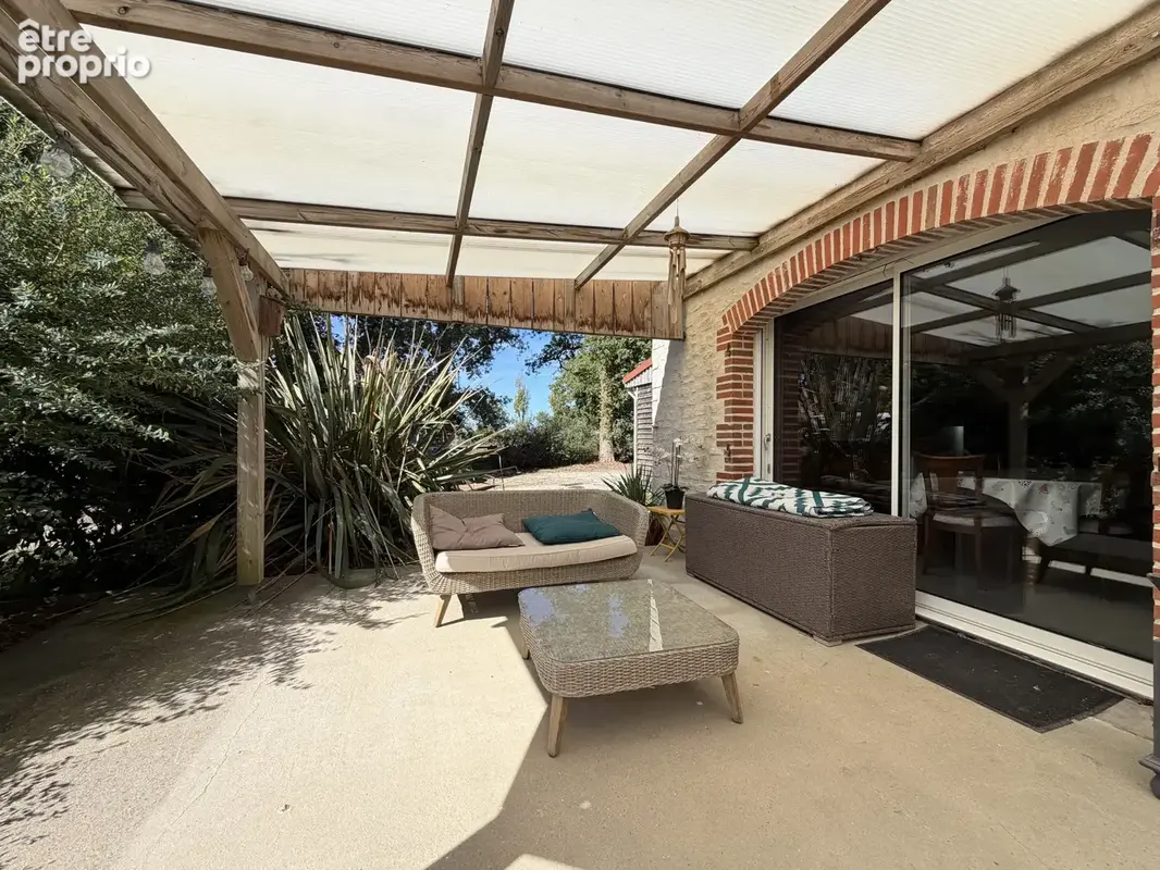 Entre AIZENAY et CHALLANS, longère rénovée,4 chambres sur 16 000 m2 de terrain - photo 3