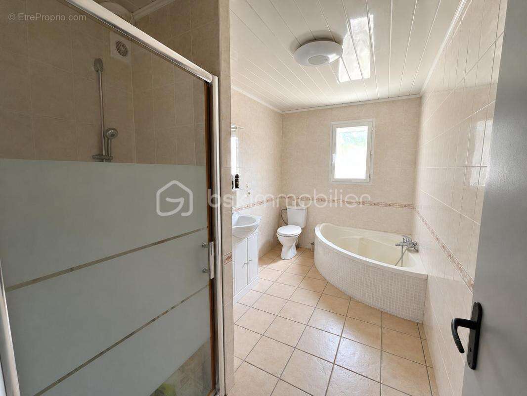 Maison de plain-pied avec nombreuses dépendances sur plus de 3 900 m² – Chepniers - photo 5