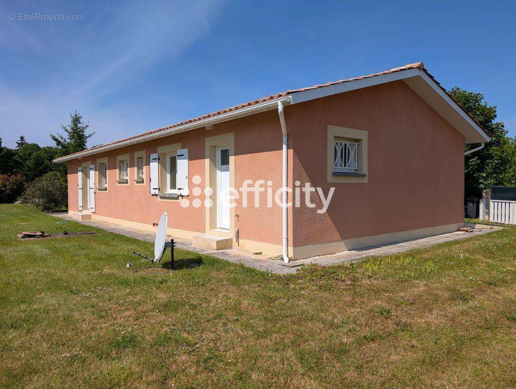 Maison à COUQUEQUES