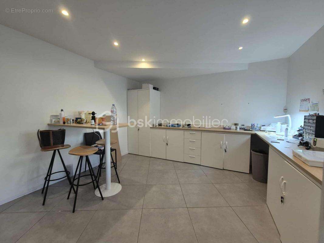 Commerce à SAINT-PAUL-TROIS-CHATEAUX