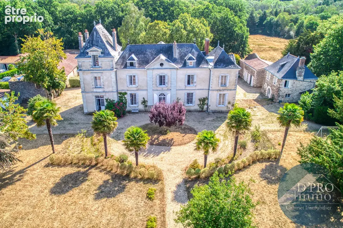 Une demeure d'exception chargée d'histoire aux portes de Nantes. - photo 2