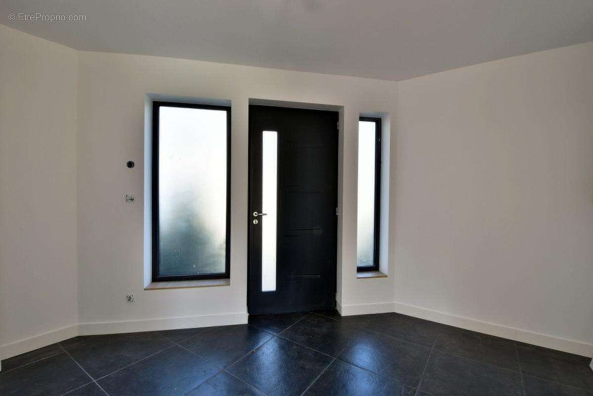 EXCLUSIVITE - Appartement T4 rez de jardin - Garage et parkings - photo 8