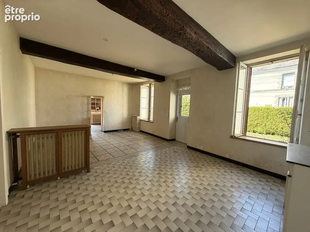 OPPORTUNITÉ RARE EN HYPER-CENTRE — Logement lumineux au fort potentiel de valorisation - photo 2