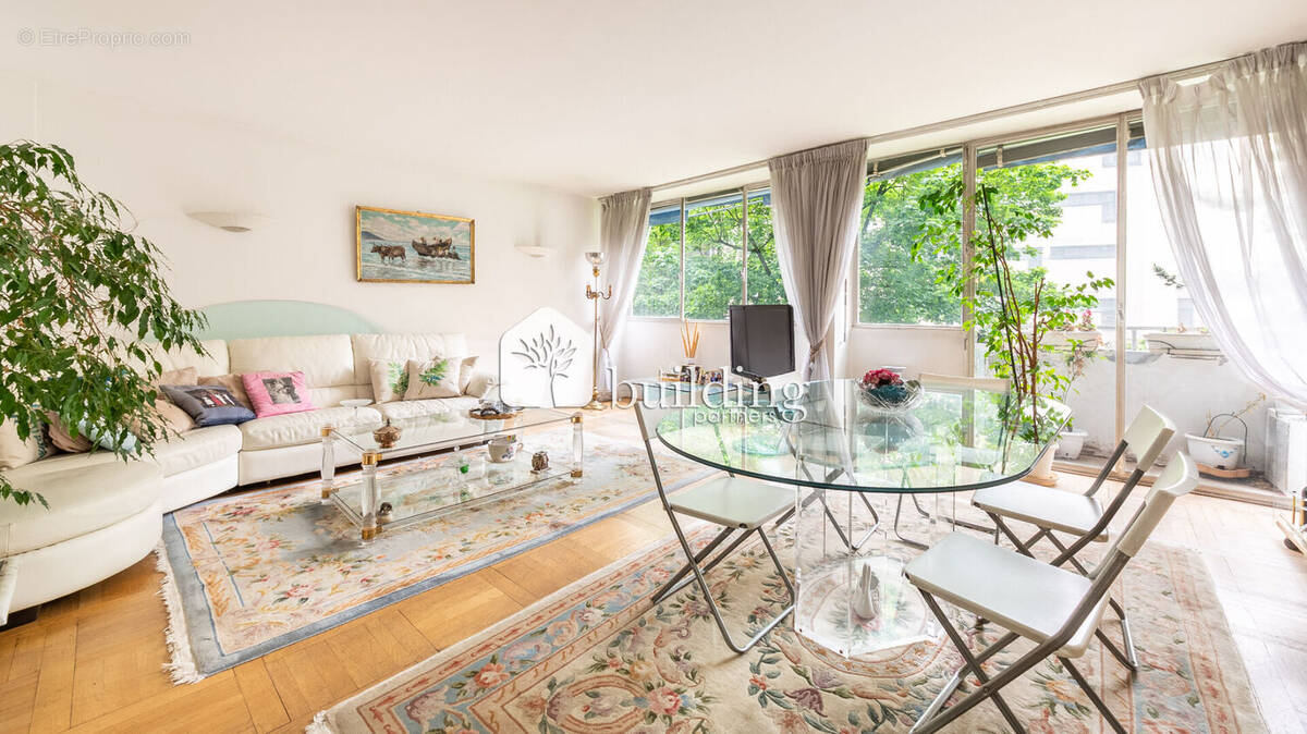 Appartement à PARIS-16E