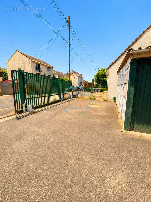 Parking à VILLEPARISIS