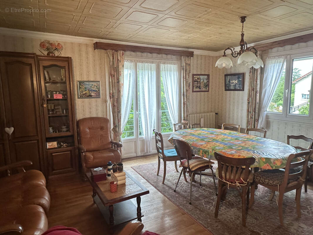 Maison à VAUX-LE-PENIL