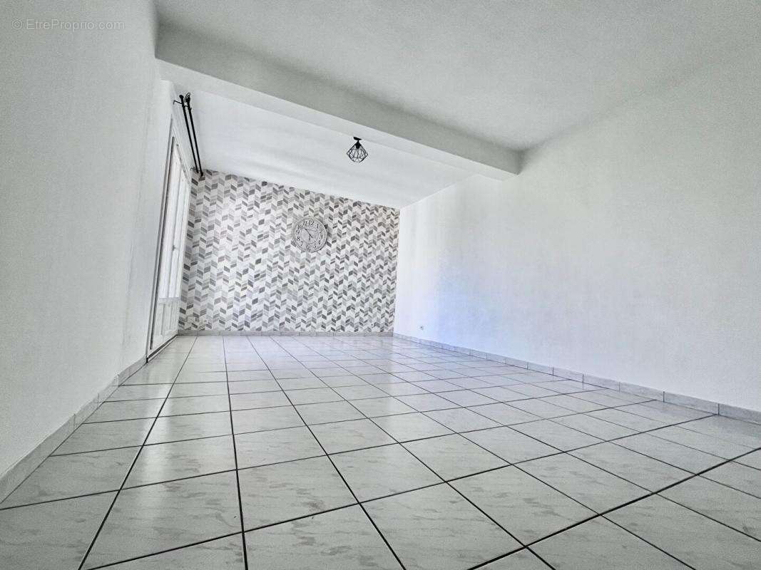 Magnifique appartement T3/T4 de 81 m2 au 4 ème sans ascenseur d'une petite copropriété aux faibles charges - photo 3