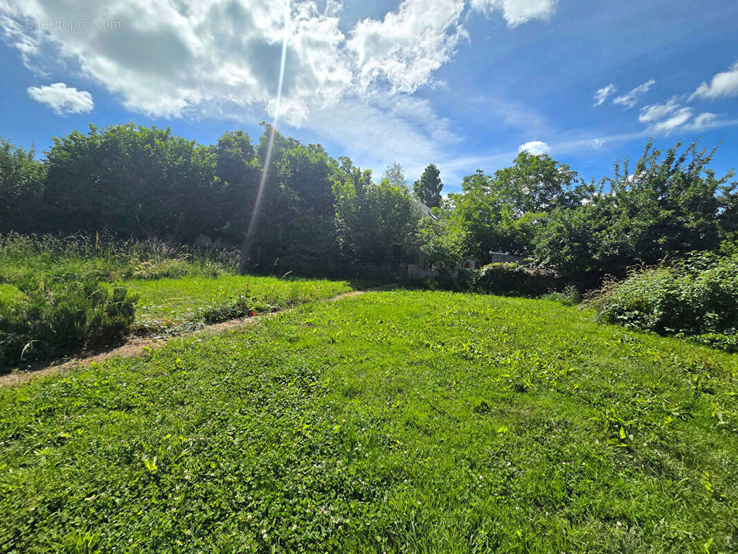 Ancien corps de ferme dans un hameau paisible avec un terrain de plus de 7 500m² - photo 3