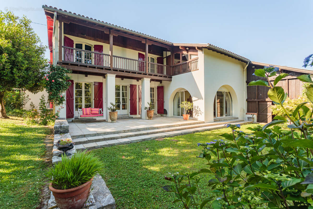 Maison à URT