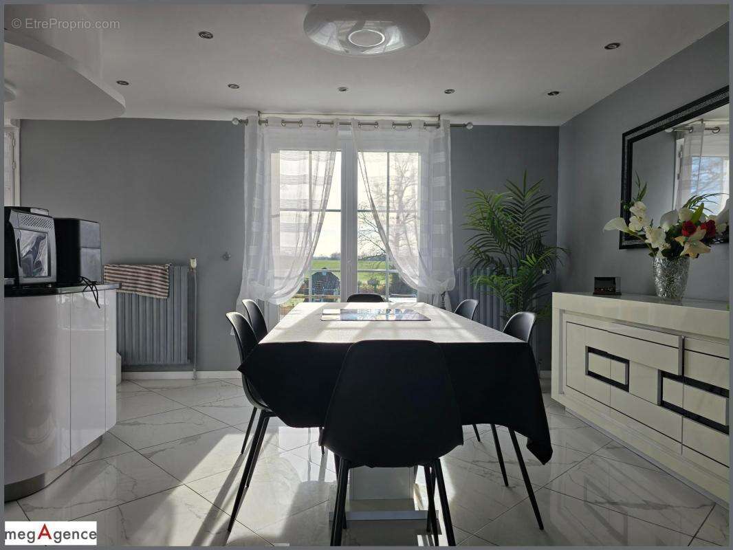 Maison à LA CHAPELLE-JANSON