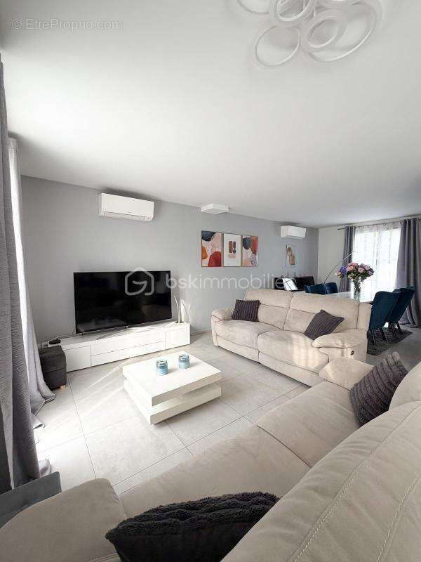 Maison à LE COUDRAY-MONTCEAUX