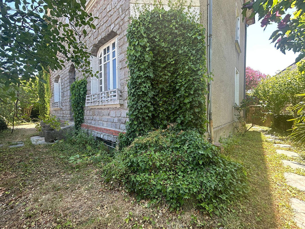 Maison à BRISSAC-QUINCE