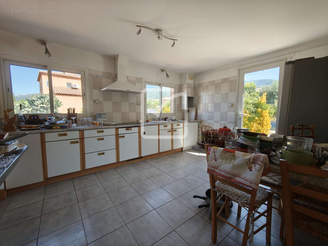 Spacieuse villa  sur 1767m2 - photo 7