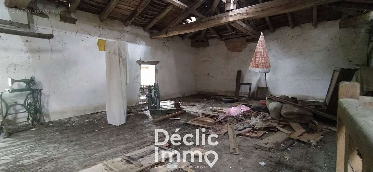 Ensemble de Maisons en Pierre  9 km de Champagne-Mouton  Calme, Campagne et Gros Potentiel - photo 7