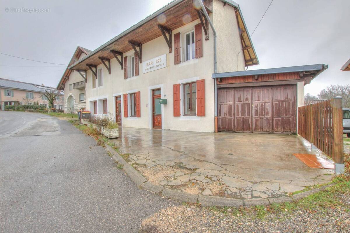 Maison à ECHALLON