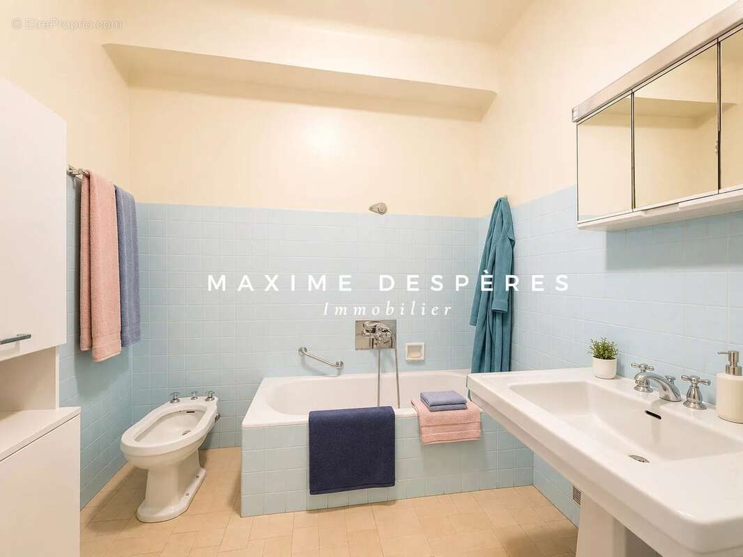 Appartement à NEUILLY-SUR-SEINE