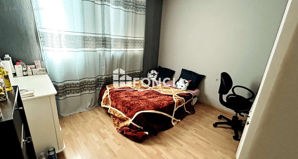 Appartement à FRESNES