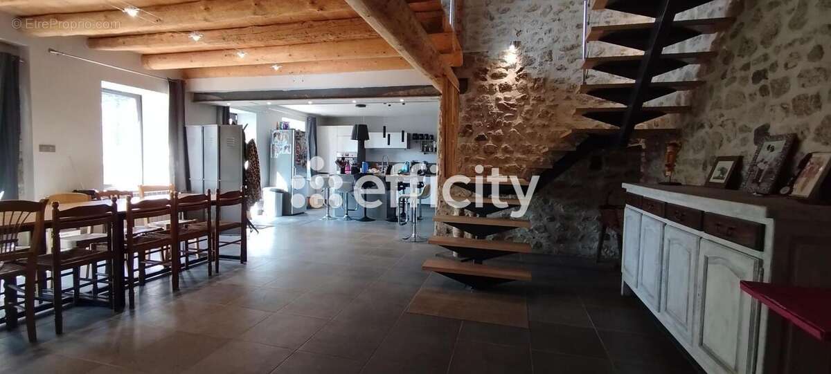 Maison 250 m² à Usson-En-Forez  - photo 6