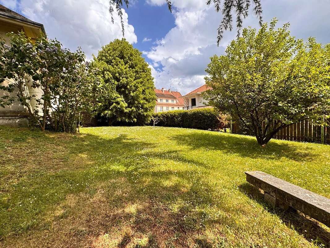 Maison à SAINT-NOM-LA-BRETECHE