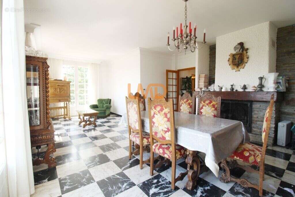Maison à SAINT-LAURENT-DE-LA-SALANQUE