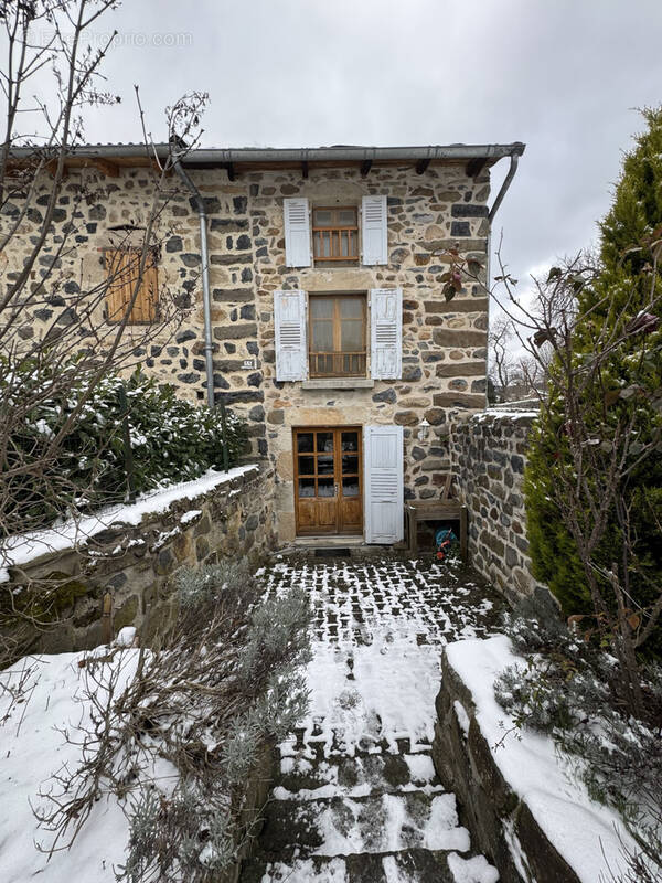 Maison à SAINT-JULIEN-CHAPTEUIL