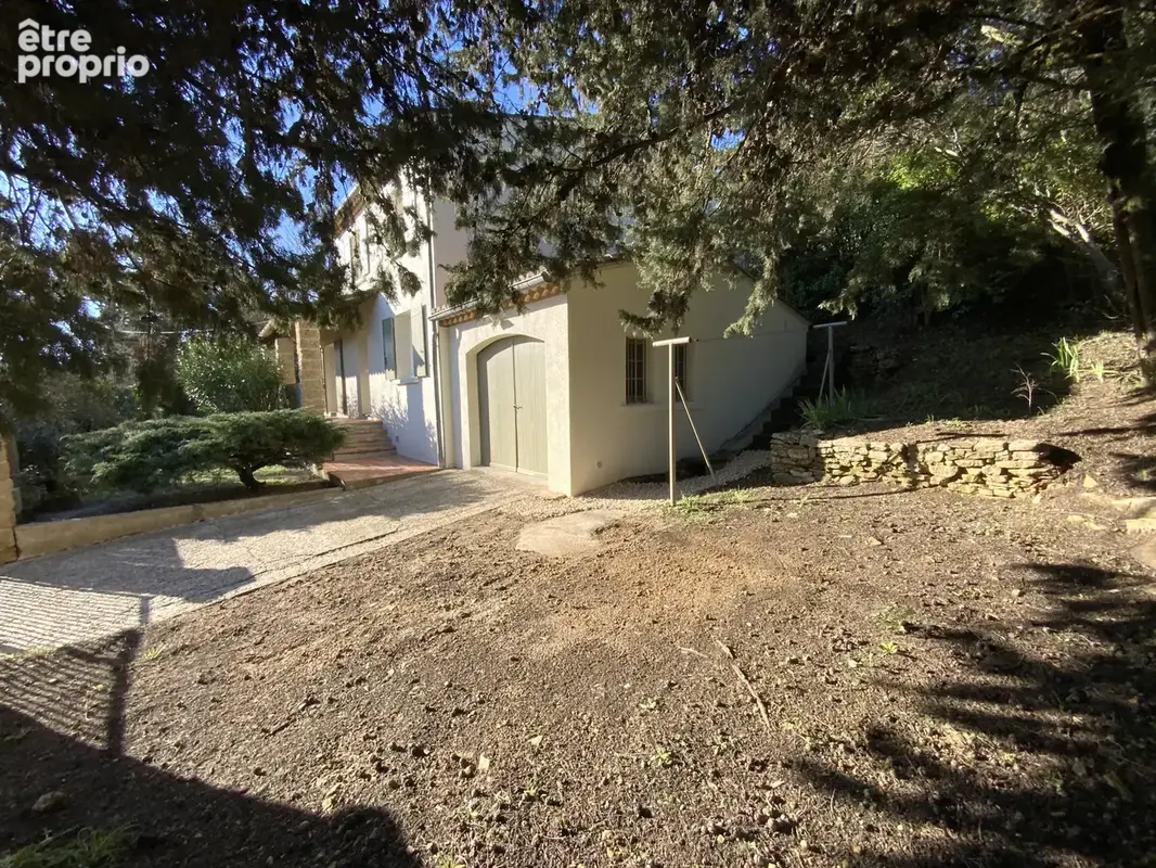 Charmante villa avec vue et terrain arboré. - photo 11