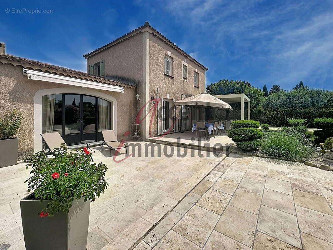 Mollégès, villa de 130m² avec piscine sur 1200m² de terrain - photo 2