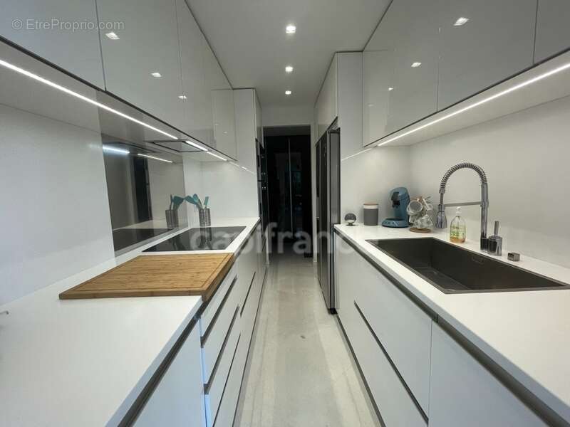 Cannes, 100m de la plage, piscine extérieure, intérieure, sauna, hammam, possibilité garage en sous-sol - photo 2